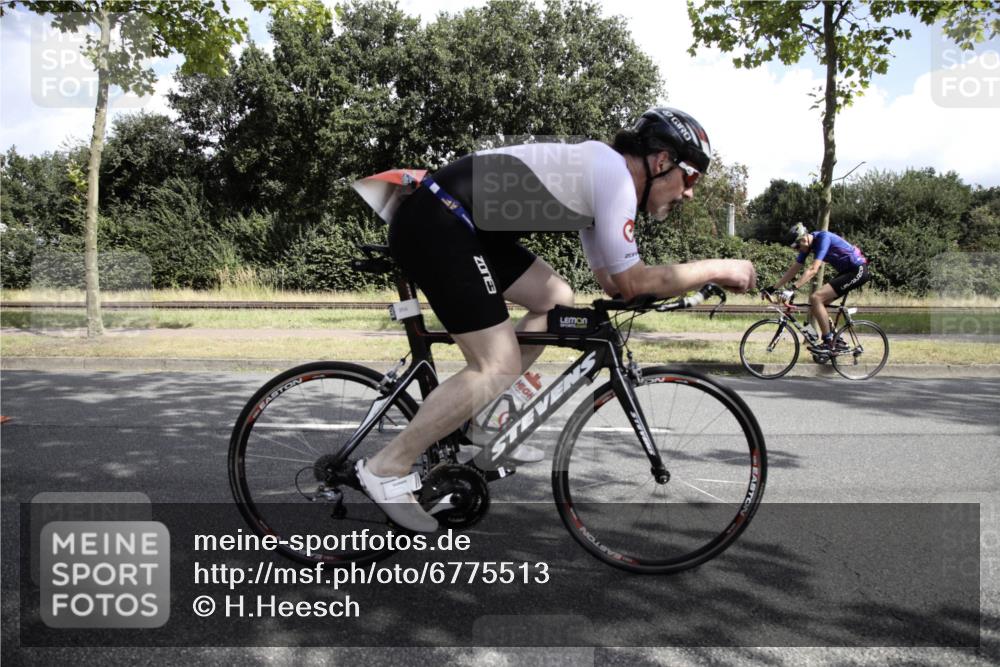 11.08.2024 - GEWOBA Citytriathlon Bremen H.Heesch http://msf.ph/oto/6775513 11.08.2024 11:44:57 Radfahren 763, 827, 916, 927, 956, 964, 973, 996 meine-sportfotos.de