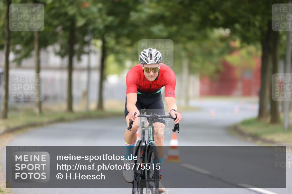 11.08.2024 - GEWOBA Citytriathlon Bremen H.Heesch http://msf.ph/oto/6775515 11.08.2024 11:43:04 Radfahren 756, 780, 1008 meine-sportfotos.de