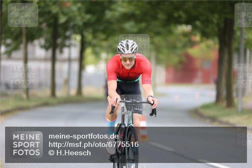 11.08.2024 - GEWOBA Citytriathlon Bremen H.Heesch http://msf.ph/oto/6775516 11.08.2024 11:43:04 Radfahren 756, 780, 1008 meine-sportfotos.de