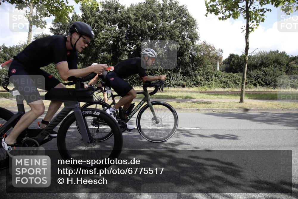 11.08.2024 - GEWOBA Citytriathlon Bremen H.Heesch http://msf.ph/oto/6775517 11.08.2024 11:44:59 Radfahren 763, 827, 916, 927, 956, 964, 973, 996, 1030 meine-sportfotos.de