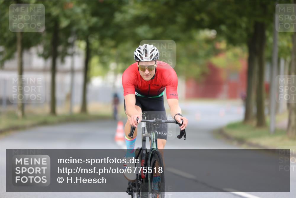 11.08.2024 - GEWOBA Citytriathlon Bremen H.Heesch http://msf.ph/oto/6775518 11.08.2024 11:43:04 Radfahren 756, 780, 1008 meine-sportfotos.de