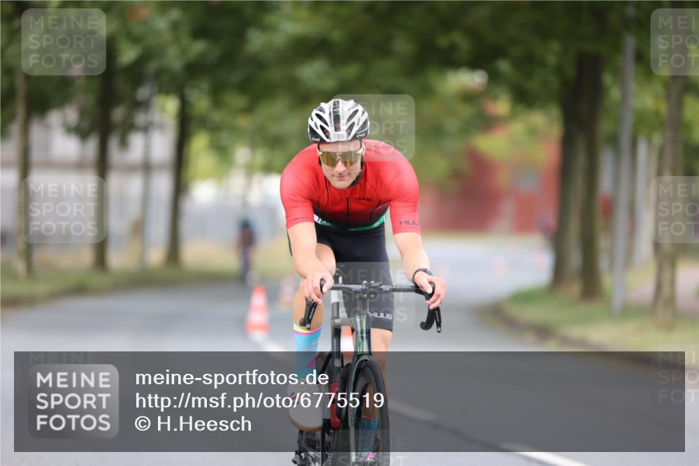 11.08.2024 - GEWOBA Citytriathlon Bremen H.Heesch http://msf.ph/oto/6775519 11.08.2024 11:43:04 Radfahren 756, 780, 1008 meine-sportfotos.de