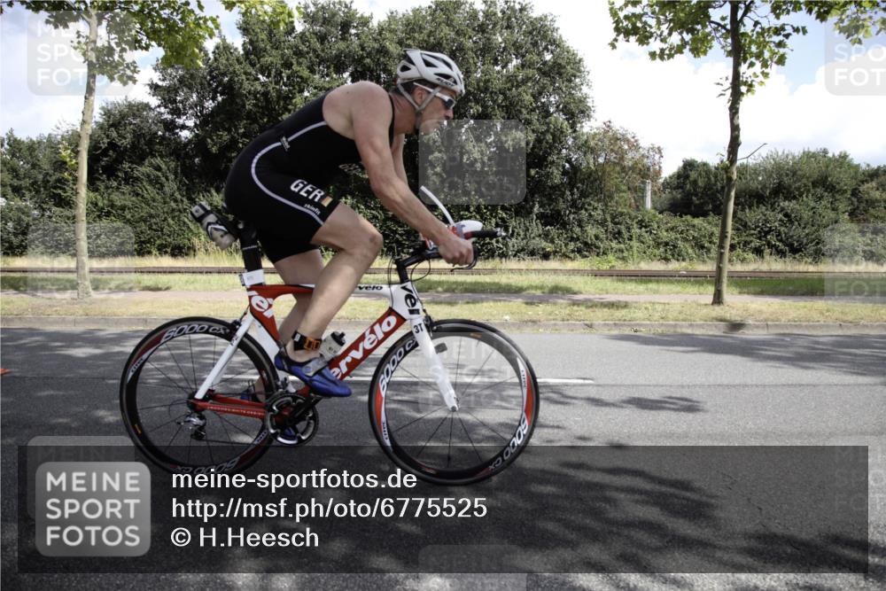 11.08.2024 - GEWOBA Citytriathlon Bremen H.Heesch http://msf.ph/oto/6775525 11.08.2024 11:45:07 Radfahren 819, 827, 916, 927, 956, 964, 973, 974, 996, 1030 meine-sportfotos.de