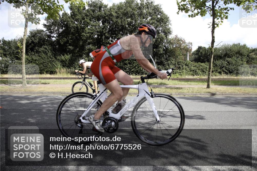 11.08.2024 - GEWOBA Citytriathlon Bremen H.Heesch http://msf.ph/oto/6775526 11.08.2024 11:45:15 Radfahren 819, 900, 927, 973, 974, 996, 1030 meine-sportfotos.de