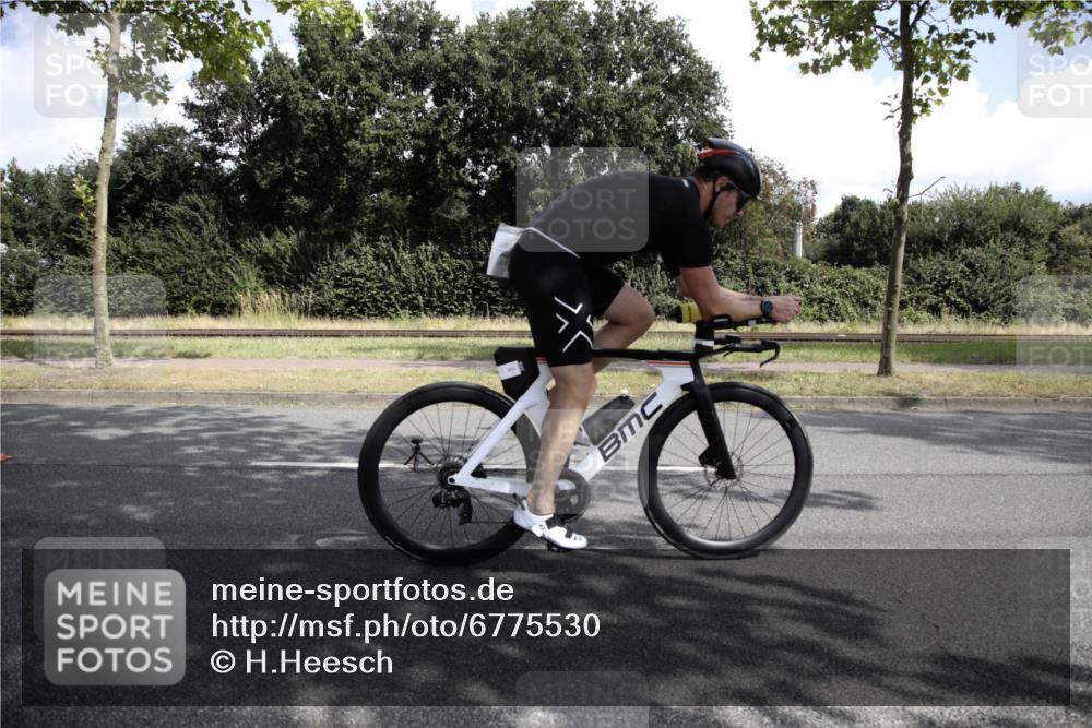 11.08.2024 - GEWOBA Citytriathlon Bremen H.Heesch http://msf.ph/oto/6775530 11.08.2024 11:45:28 Radfahren 819, 822, 900, 974, 994 meine-sportfotos.de