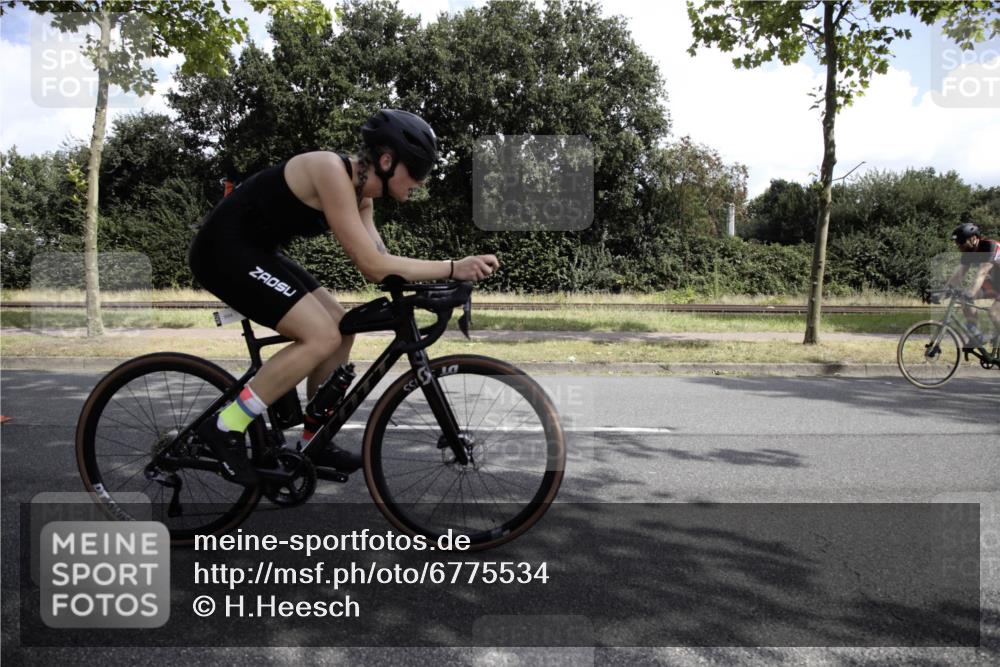 11.08.2024 - GEWOBA Citytriathlon Bremen H.Heesch http://msf.ph/oto/6775534 11.08.2024 11:45:43 Radfahren 822, 826, 867, 871, 873, 875, 936, 994, 1029 meine-sportfotos.de