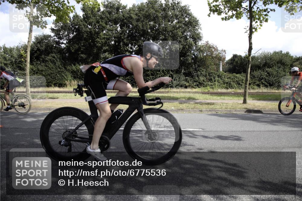 11.08.2024 - GEWOBA Citytriathlon Bremen H.Heesch http://msf.ph/oto/6775536 11.08.2024 11:45:44 Radfahren 822, 826, 867, 871, 873, 875, 936, 994, 1029 meine-sportfotos.de