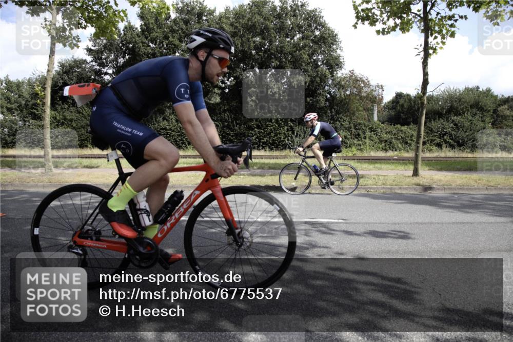11.08.2024 - GEWOBA Citytriathlon Bremen H.Heesch http://msf.ph/oto/6775537 11.08.2024 11:45:46 Radfahren 822, 826, 867, 871, 873, 875, 936, 994, 1029 meine-sportfotos.de