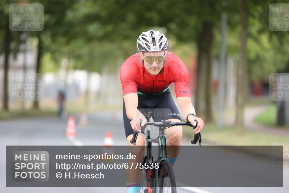 11.08.2024 - GEWOBA Citytriathlon Bremen H.Heesch http://msf.ph/oto/6775538 11.08.2024 11:43:04 Radfahren 756, 780, 1008 meine-sportfotos.de