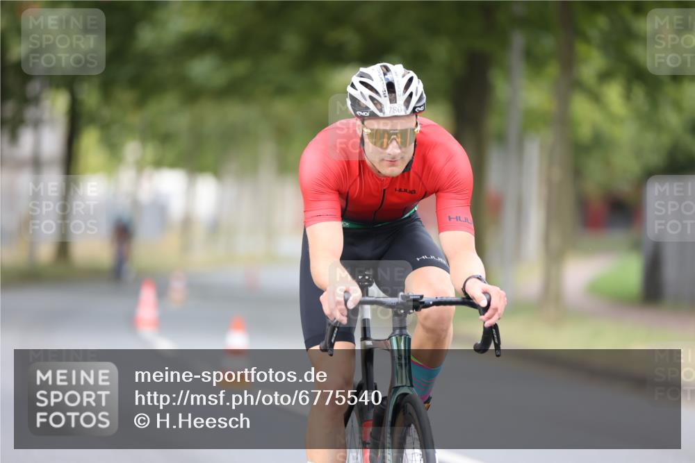 11.08.2024 - GEWOBA Citytriathlon Bremen H.Heesch http://msf.ph/oto/6775540 11.08.2024 11:43:04 Radfahren 756, 780, 1008 meine-sportfotos.de