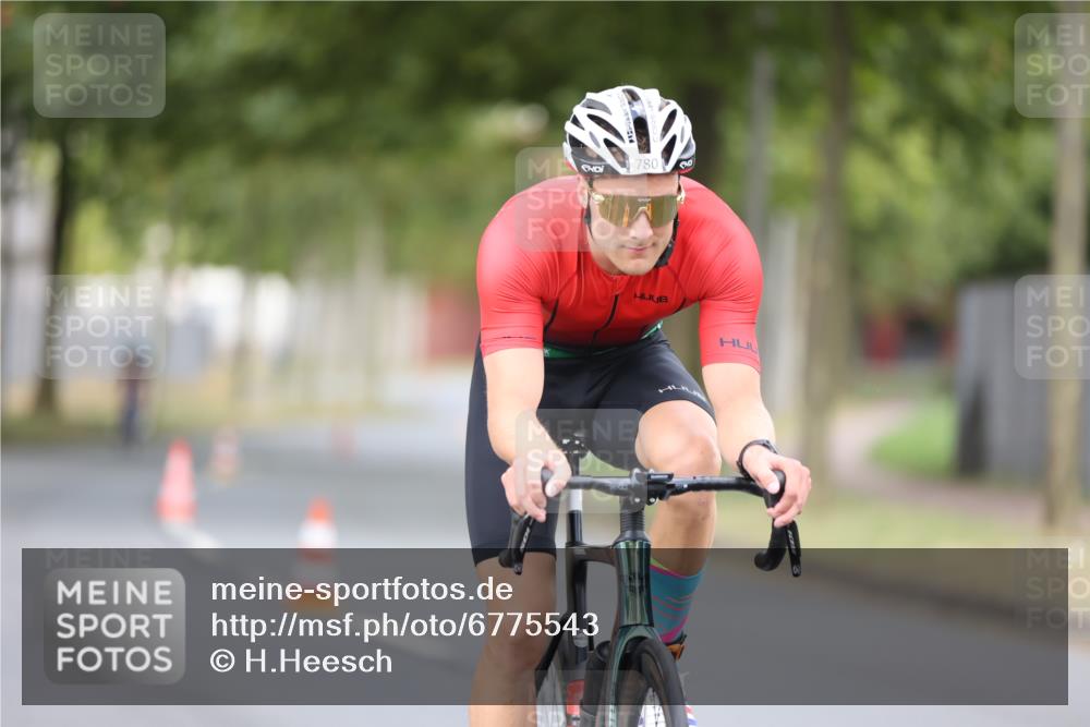 11.08.2024 - GEWOBA Citytriathlon Bremen H.Heesch http://msf.ph/oto/6775543 11.08.2024 11:43:04 Radfahren 756, 780, 1008 meine-sportfotos.de