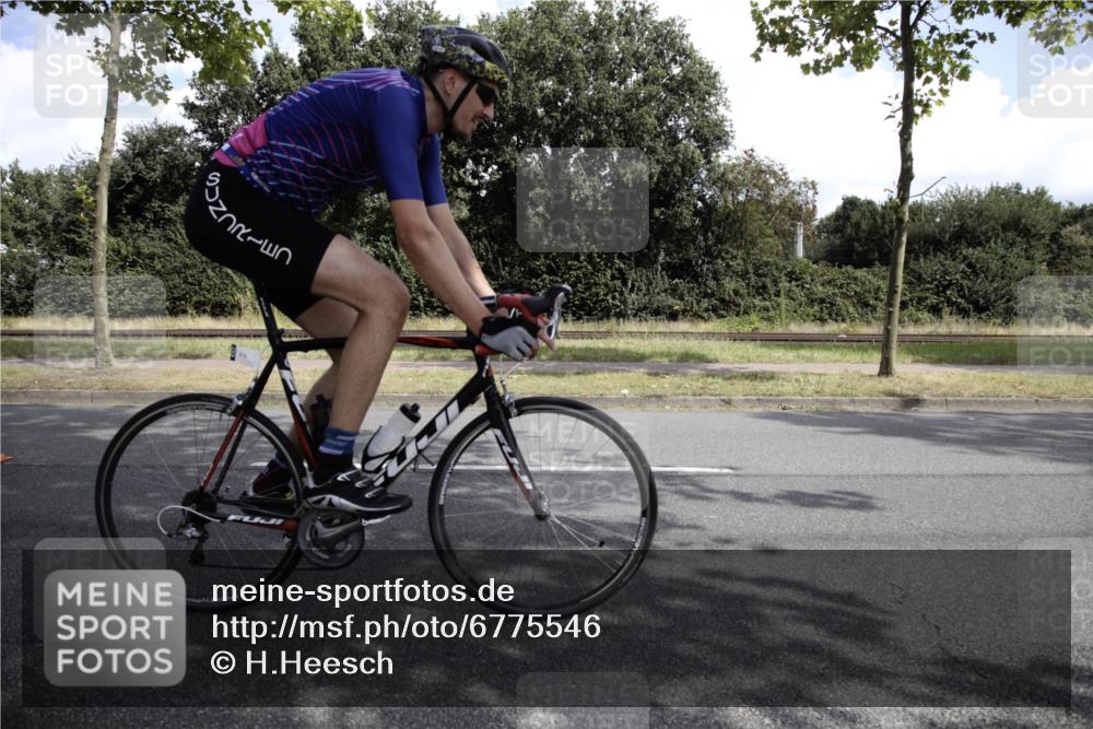 11.08.2024 - GEWOBA Citytriathlon Bremen H.Heesch http://msf.ph/oto/6775546 11.08.2024 11:45:49 Radfahren 822, 826, 845, 867, 871, 873, 875, 936, 994, 1029 meine-sportfotos.de