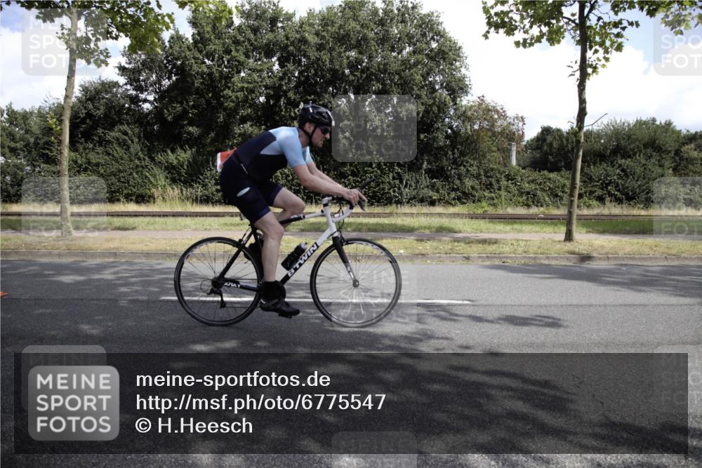 11.08.2024 - GEWOBA Citytriathlon Bremen H.Heesch http://msf.ph/oto/6775547 11.08.2024 11:45:50 Radfahren 822, 826, 845, 853, 867, 871, 873, 875, 936, 994, 1029 meine-sportfotos.de