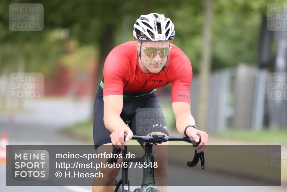 11.08.2024 - GEWOBA Citytriathlon Bremen H.Heesch http://msf.ph/oto/6775548 11.08.2024 11:43:04 Radfahren 756, 780, 1008 meine-sportfotos.de