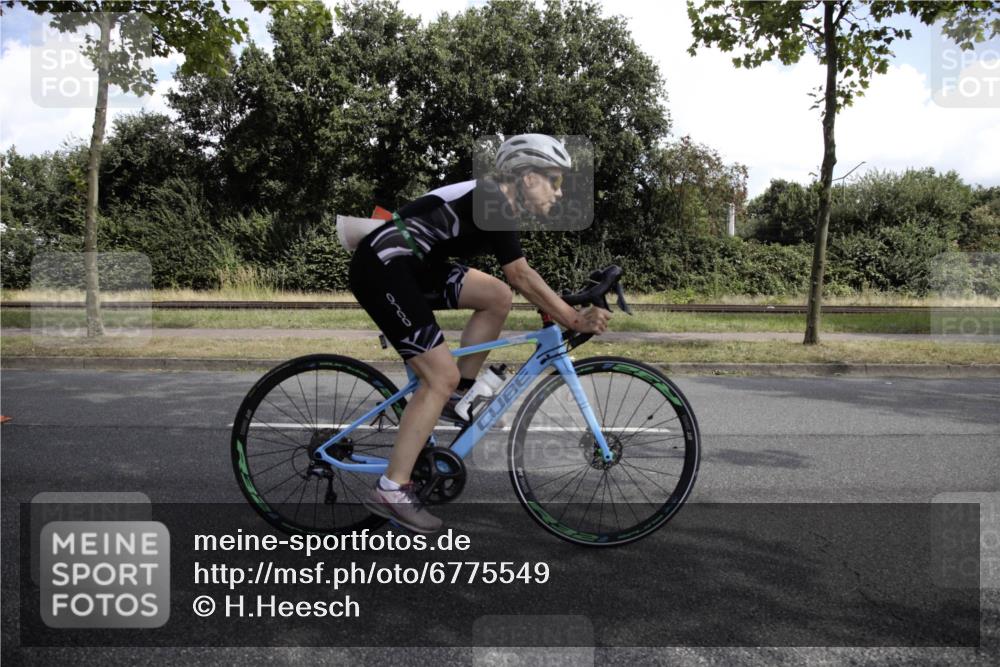 11.08.2024 - GEWOBA Citytriathlon Bremen H.Heesch http://msf.ph/oto/6775549 11.08.2024 11:46:01 Radfahren 755, 775, 806, 845, 853, 873, 954, 962 meine-sportfotos.de