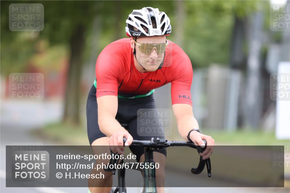 11.08.2024 - GEWOBA Citytriathlon Bremen H.Heesch http://msf.ph/oto/6775550 11.08.2024 11:43:04 Radfahren 756, 780, 1008 meine-sportfotos.de