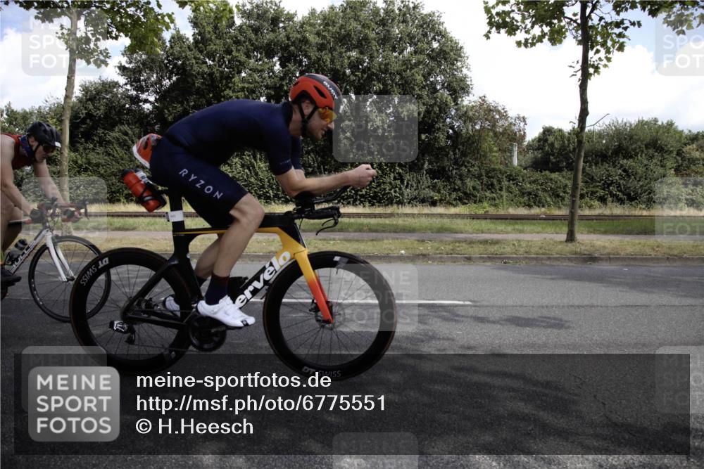 11.08.2024 - GEWOBA Citytriathlon Bremen H.Heesch http://msf.ph/oto/6775551 11.08.2024 11:46:03 Radfahren 755, 775, 806, 845, 853, 954, 962 meine-sportfotos.de