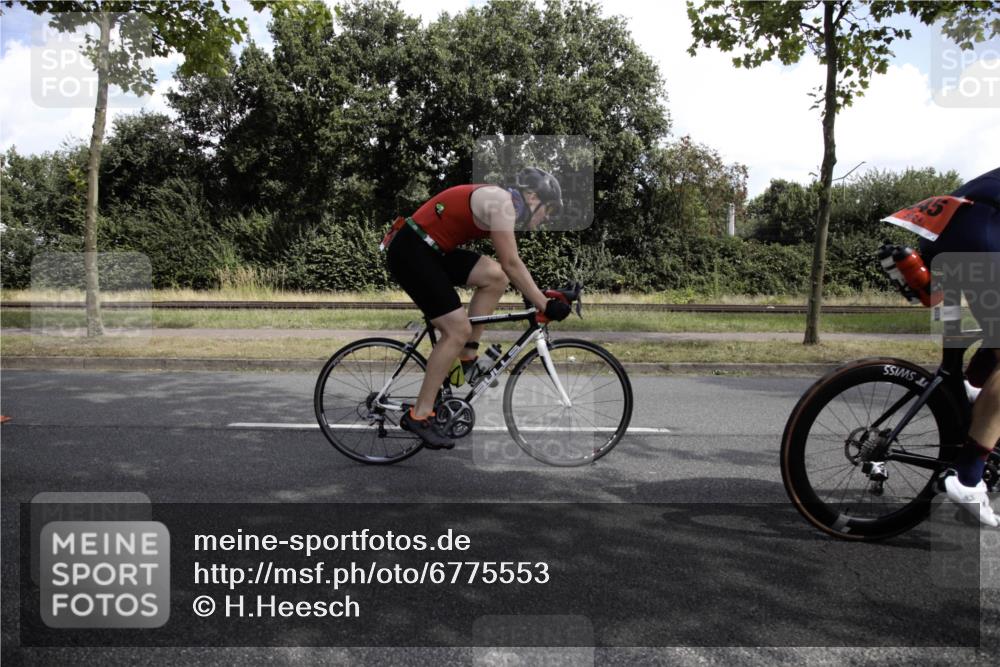 11.08.2024 - GEWOBA Citytriathlon Bremen H.Heesch http://msf.ph/oto/6775553 11.08.2024 11:46:03 Radfahren 755, 775, 806, 845, 853, 954, 962 meine-sportfotos.de