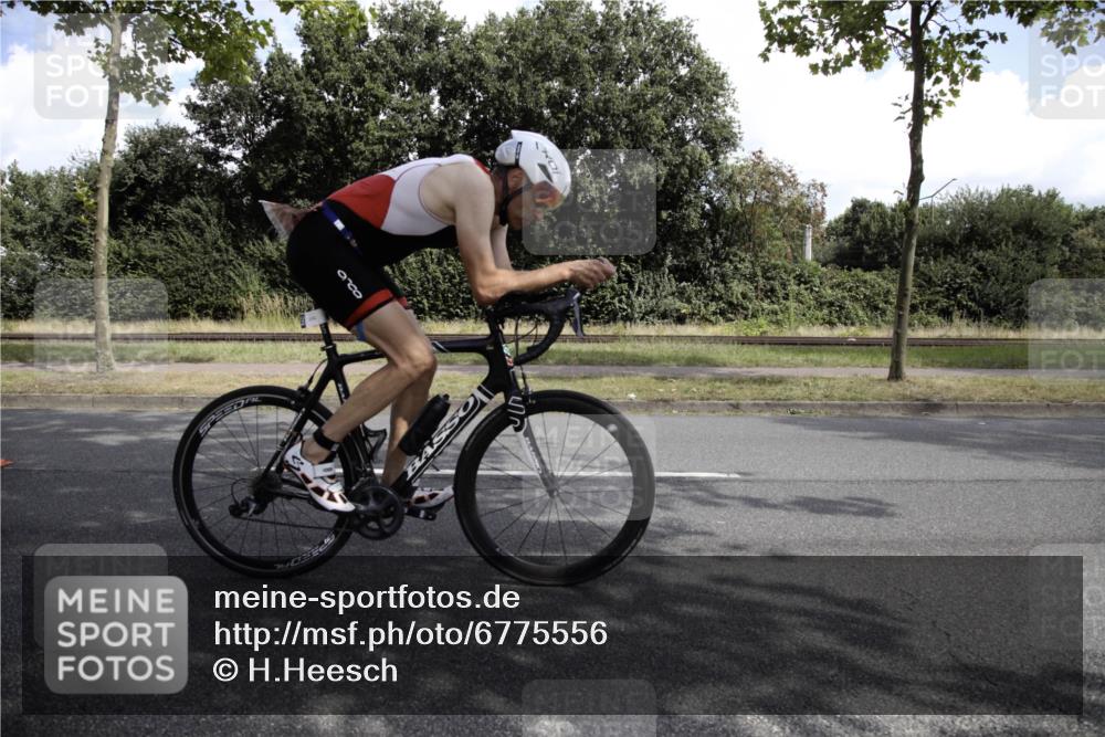 11.08.2024 - GEWOBA Citytriathlon Bremen H.Heesch http://msf.ph/oto/6775556 11.08.2024 11:46:06 Radfahren 755, 775, 806, 845, 853, 954, 962 meine-sportfotos.de