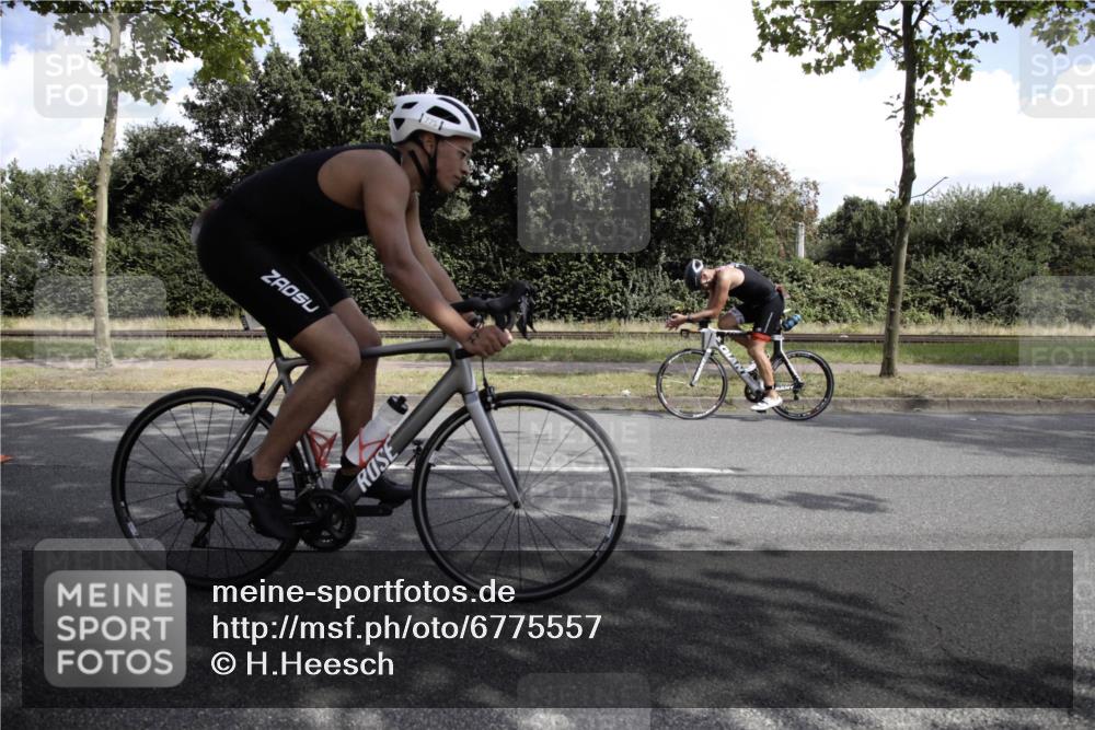11.08.2024 - GEWOBA Citytriathlon Bremen H.Heesch http://msf.ph/oto/6775557 11.08.2024 11:46:08 Radfahren 755, 775, 806, 845, 853, 954, 962 meine-sportfotos.de
