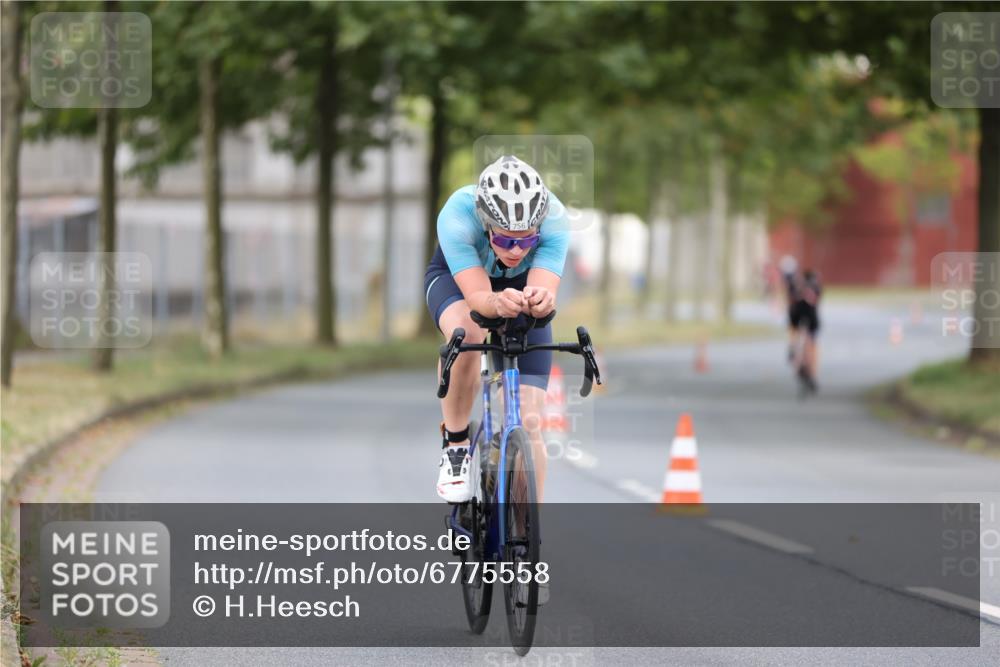11.08.2024 - GEWOBA Citytriathlon Bremen H.Heesch http://msf.ph/oto/6775558 11.08.2024 11:43:10 Radfahren 756, 780 meine-sportfotos.de