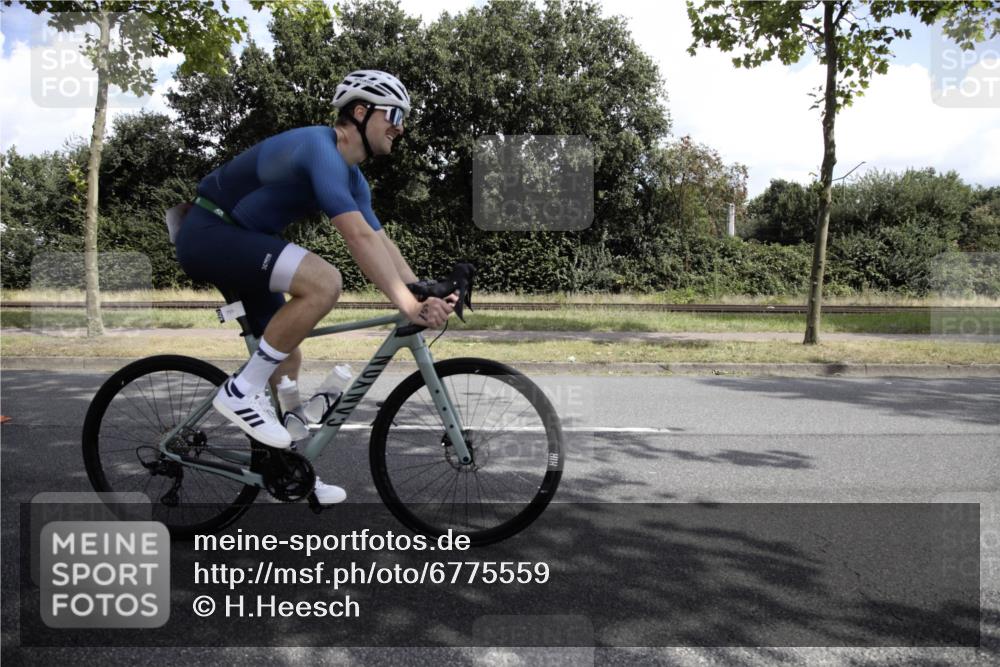 11.08.2024 - GEWOBA Citytriathlon Bremen H.Heesch http://msf.ph/oto/6775559 11.08.2024 11:46:11 Radfahren 755, 775, 806, 845, 853, 954, 962 meine-sportfotos.de