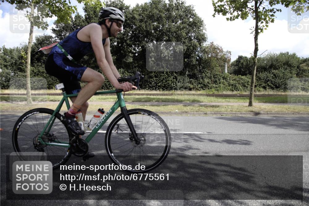 11.08.2024 - GEWOBA Citytriathlon Bremen H.Heesch http://msf.ph/oto/6775561 11.08.2024 11:46:15 Radfahren 755, 757, 773, 775, 806, 839, 843, 853, 954, 962 meine-sportfotos.de