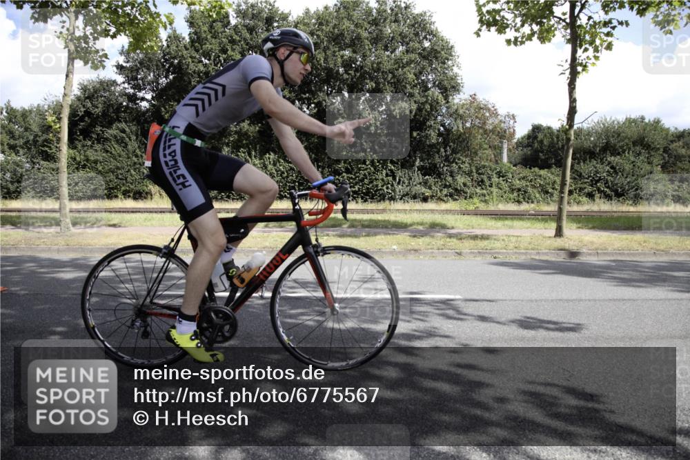 11.08.2024 - GEWOBA Citytriathlon Bremen H.Heesch http://msf.ph/oto/6775567 11.08.2024 11:46:28 Radfahren 703, 757, 768, 773, 839, 843, 942 meine-sportfotos.de