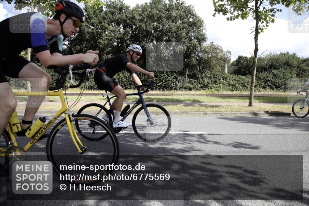 11.08.2024 - GEWOBA Citytriathlon Bremen H.Heesch http://msf.ph/oto/6775569 11.08.2024 11:46:29 Radfahren 703, 757, 768, 773, 839, 843, 942 meine-sportfotos.de
