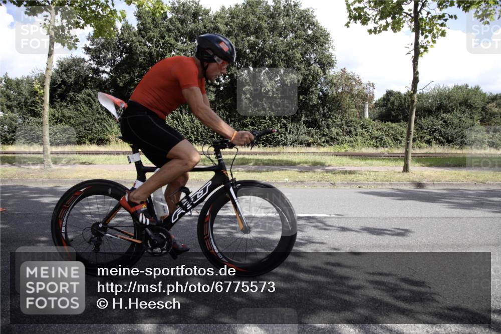 11.08.2024 - GEWOBA Citytriathlon Bremen H.Heesch http://msf.ph/oto/6775573 11.08.2024 11:46:32 Radfahren 703, 757, 768, 773, 798, 839, 843, 942, 1040 meine-sportfotos.de