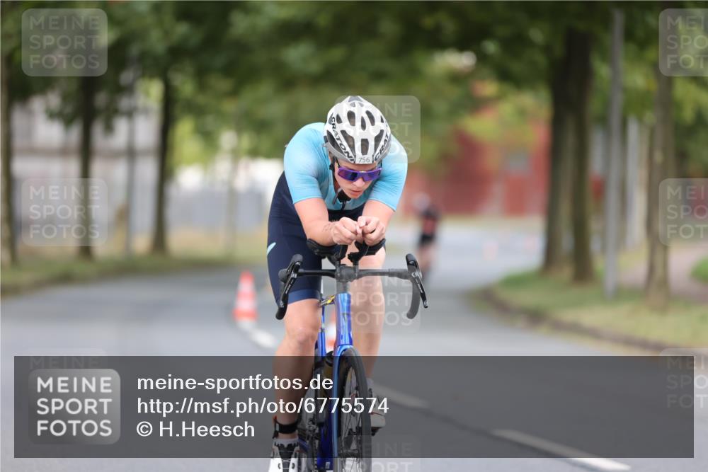 11.08.2024 - GEWOBA Citytriathlon Bremen H.Heesch http://msf.ph/oto/6775574 11.08.2024 11:43:11 Radfahren 756, 780, 967 meine-sportfotos.de