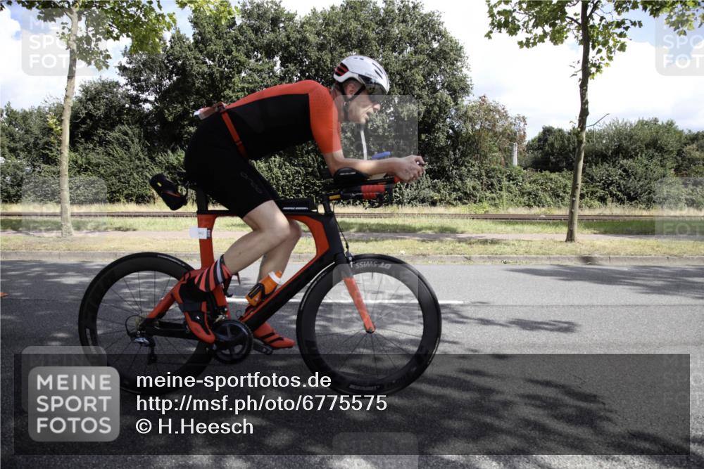 11.08.2024 - GEWOBA Citytriathlon Bremen H.Heesch http://msf.ph/oto/6775575 11.08.2024 11:46:34 Radfahren 703, 757, 768, 773, 798, 839, 843, 942, 1040 meine-sportfotos.de