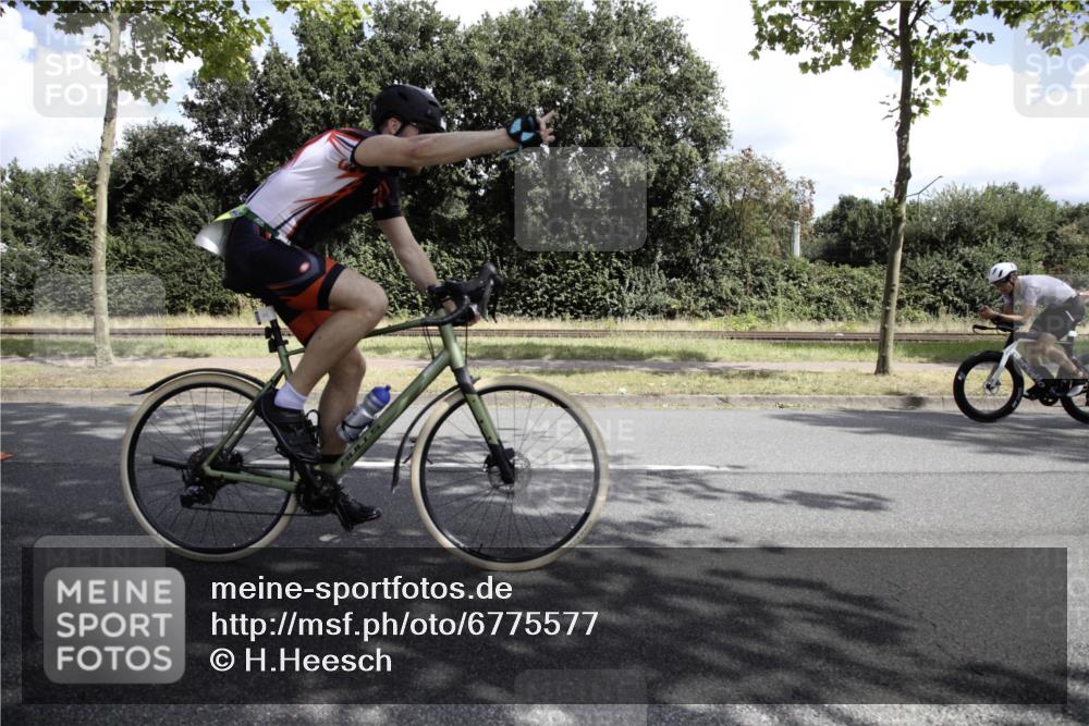 11.08.2024 - GEWOBA Citytriathlon Bremen H.Heesch http://msf.ph/oto/6775577 11.08.2024 11:46:39 Radfahren 703, 768, 773, 798, 843, 942, 1040 meine-sportfotos.de