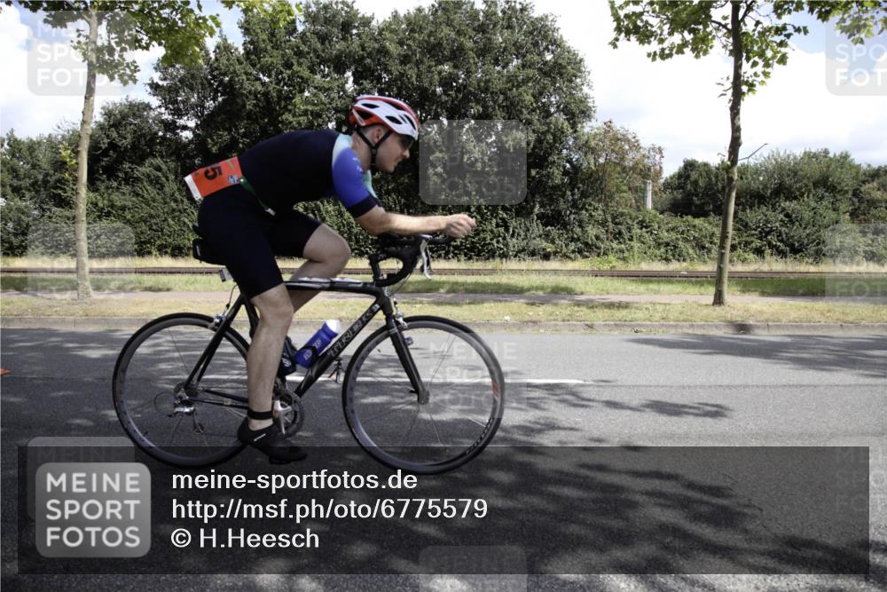 11.08.2024 - GEWOBA Citytriathlon Bremen H.Heesch http://msf.ph/oto/6775579 11.08.2024 11:46:41 Radfahren 703, 768, 798, 942, 1040 meine-sportfotos.de