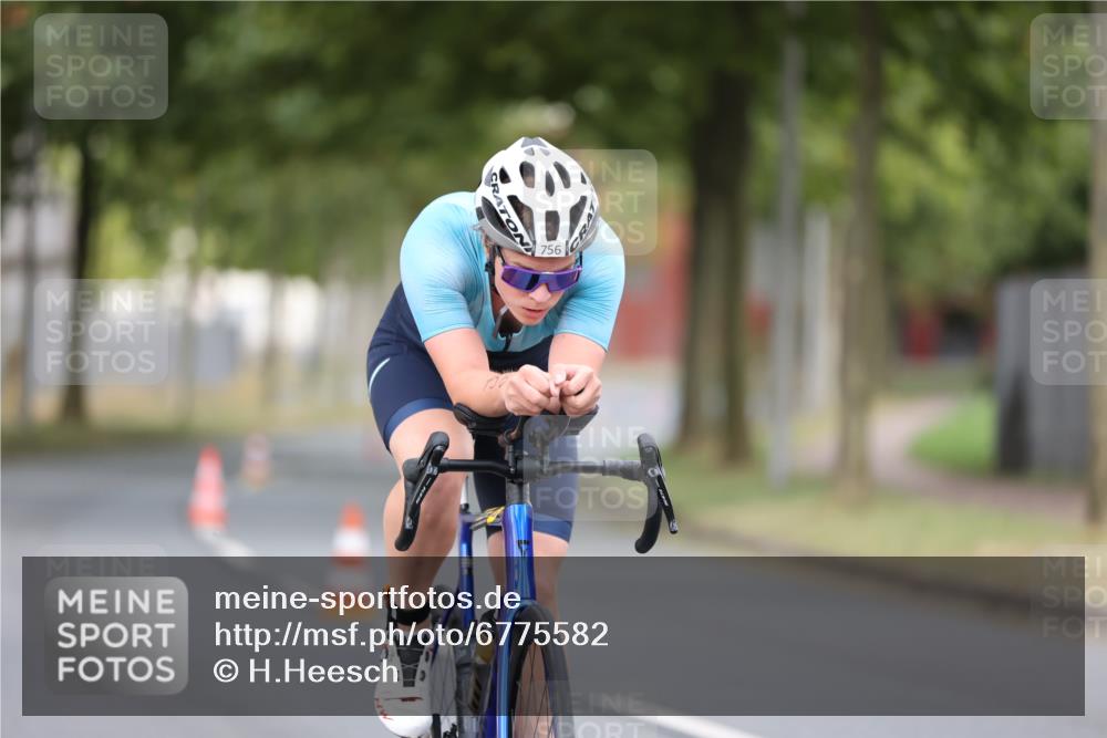 11.08.2024 - GEWOBA Citytriathlon Bremen H.Heesch http://msf.ph/oto/6775582 11.08.2024 11:43:11 Radfahren 756, 780, 967 meine-sportfotos.de