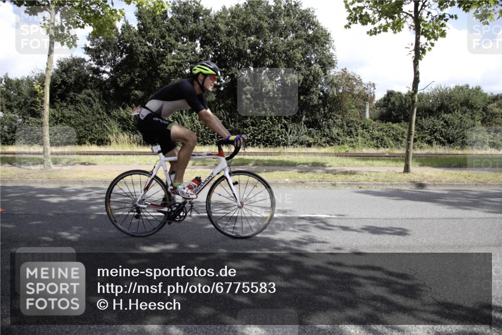 11.08.2024 - GEWOBA Citytriathlon Bremen H.Heesch http://msf.ph/oto/6775583 11.08.2024 11:46:45 Radfahren 703, 798, 903, 942, 1040 meine-sportfotos.de