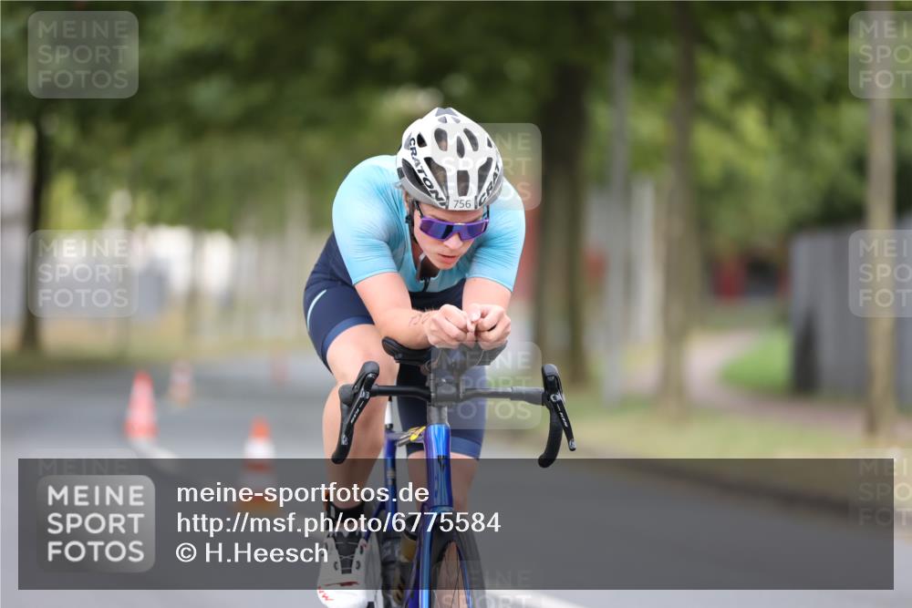 11.08.2024 - GEWOBA Citytriathlon Bremen H.Heesch http://msf.ph/oto/6775584 11.08.2024 11:43:11 Radfahren 756, 780, 967 meine-sportfotos.de