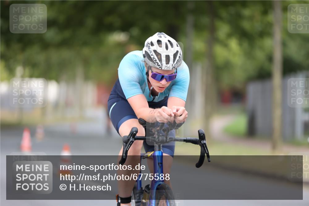 11.08.2024 - GEWOBA Citytriathlon Bremen H.Heesch http://msf.ph/oto/6775588 11.08.2024 11:43:11 Radfahren 756, 780, 967 meine-sportfotos.de