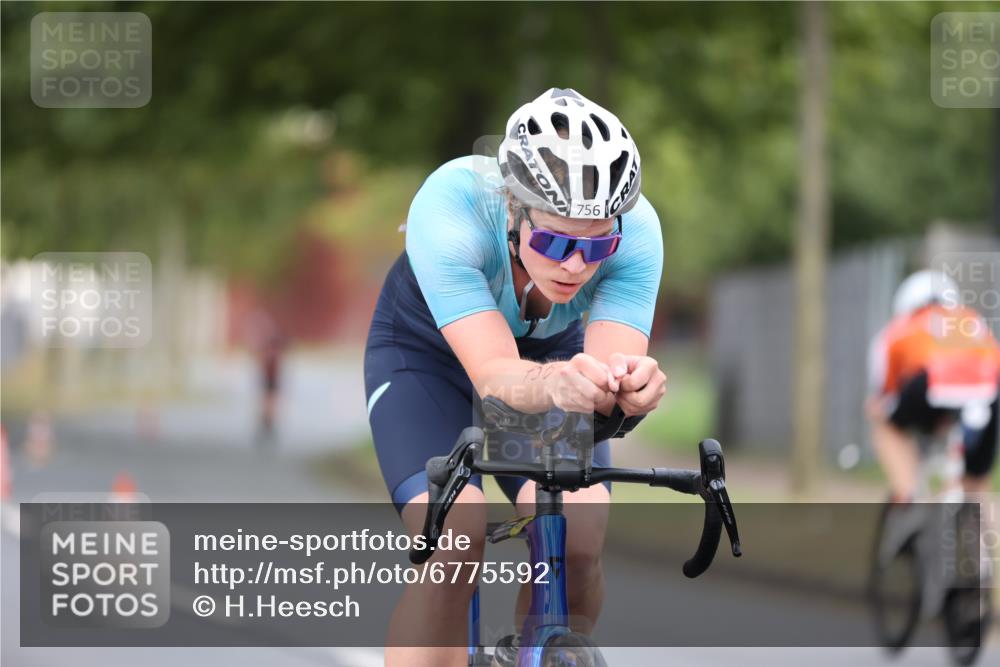 11.08.2024 - GEWOBA Citytriathlon Bremen H.Heesch http://msf.ph/oto/6775592 11.08.2024 11:43:11 Radfahren 756, 780, 967 meine-sportfotos.de