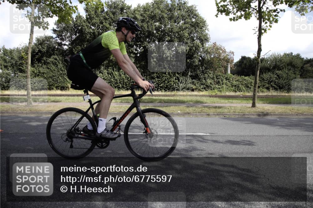 11.08.2024 - GEWOBA Citytriathlon Bremen H.Heesch http://msf.ph/oto/6775597 11.08.2024 11:47:32 Radfahren 752, 779, 800, 860, 864, 865, 899, 911, 944, 958, 997, 1013, 1015, 1019 meine-sportfotos.de