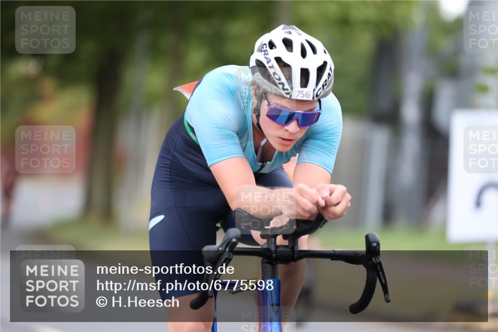 11.08.2024 - GEWOBA Citytriathlon Bremen H.Heesch http://msf.ph/oto/6775598 11.08.2024 11:43:11 Radfahren 756, 780, 967 meine-sportfotos.de