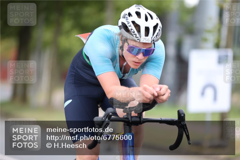 11.08.2024 - GEWOBA Citytriathlon Bremen H.Heesch http://msf.ph/oto/6775600 11.08.2024 11:43:11 Radfahren 756, 780, 967 meine-sportfotos.de