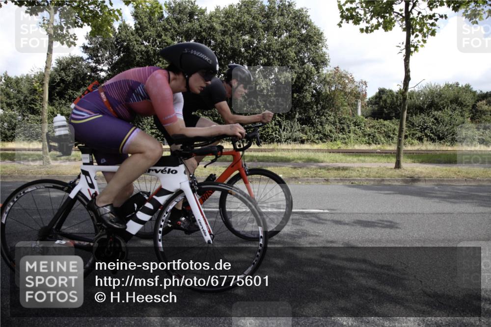 11.08.2024 - GEWOBA Citytriathlon Bremen H.Heesch http://msf.ph/oto/6775601 11.08.2024 11:47:38 Radfahren 752, 832, 860, 899, 907, 911, 933, 944, 958, 997, 1013, 1015, 1019 meine-sportfotos.de