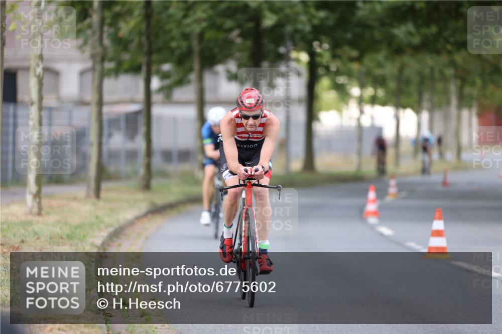 11.08.2024 - GEWOBA Citytriathlon Bremen H.Heesch http://msf.ph/oto/6775602 11.08.2024 11:43:22 Radfahren 756, 846, 868, 925, 967 meine-sportfotos.de