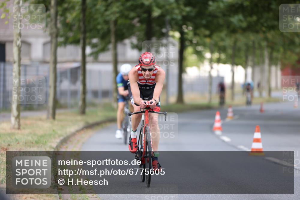 11.08.2024 - GEWOBA Citytriathlon Bremen H.Heesch http://msf.ph/oto/6775605 11.08.2024 11:43:22 Radfahren 756, 846, 868, 925, 967 meine-sportfotos.de