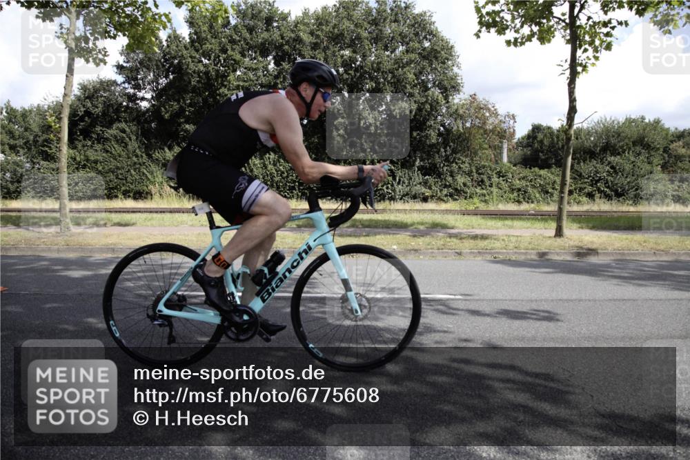 11.08.2024 - GEWOBA Citytriathlon Bremen H.Heesch http://msf.ph/oto/6775608 11.08.2024 11:47:43 Radfahren 752, 832, 899, 907, 911, 924, 933, 944, 958, 997, 1013, 1015, 1019 meine-sportfotos.de