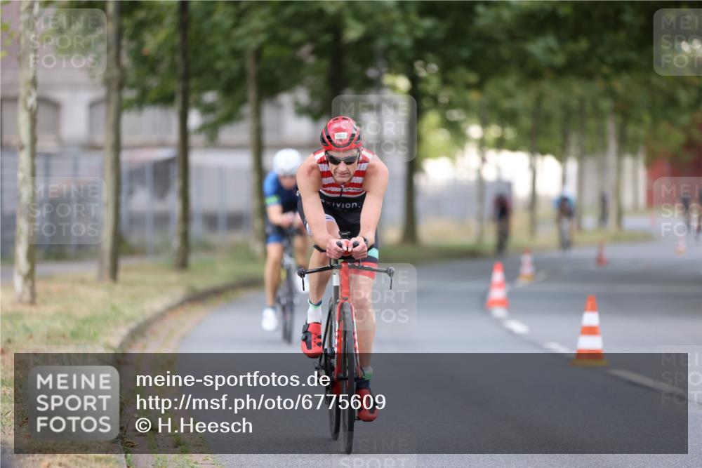 11.08.2024 - GEWOBA Citytriathlon Bremen H.Heesch http://msf.ph/oto/6775609 11.08.2024 11:43:22 Radfahren 756, 846, 868, 925, 967 meine-sportfotos.de