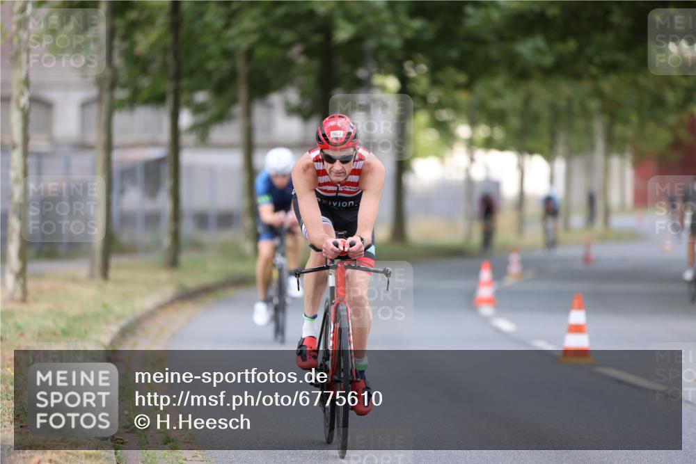 11.08.2024 - GEWOBA Citytriathlon Bremen H.Heesch http://msf.ph/oto/6775610 11.08.2024 11:43:22 Radfahren 756, 846, 868, 925, 967 meine-sportfotos.de