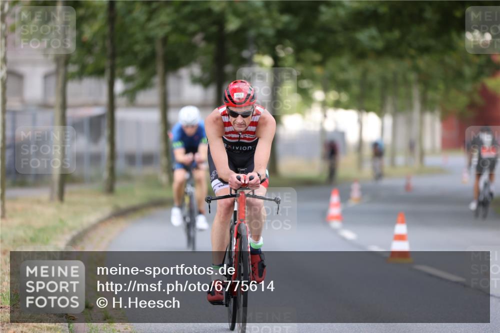 11.08.2024 - GEWOBA Citytriathlon Bremen H.Heesch http://msf.ph/oto/6775614 11.08.2024 11:43:22 Radfahren 756, 846, 868, 925, 967 meine-sportfotos.de