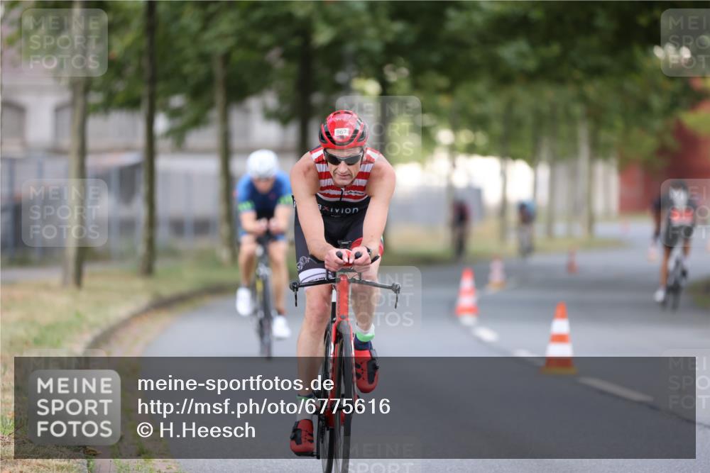 11.08.2024 - GEWOBA Citytriathlon Bremen H.Heesch http://msf.ph/oto/6775616 11.08.2024 11:43:22 Radfahren 756, 846, 868, 925, 967 meine-sportfotos.de